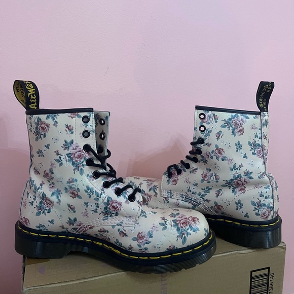 Dr Martens Pink Floral Vintage Rose Leather Lace Up Boot 1460 Size